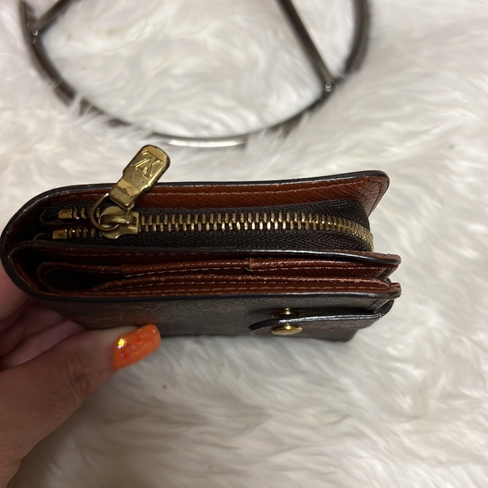 LOUIS VUITTON
LV Monogram Zippy Compact Wallet - Picture 3 of 10